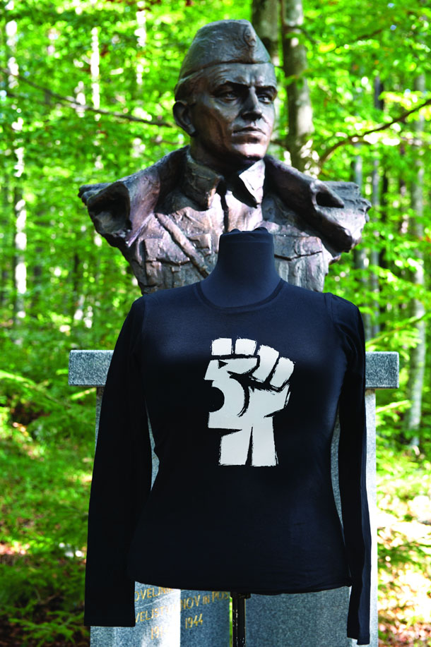 Spomenik narodnemu heroju Francu Rozmanu - Stanetu v Bazi 20 v Kočevskem rogu, v kraju, kjer je pred natanko 70 leti izšla prva številka Mladine.