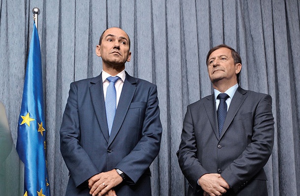 Janšo je meni, da Erjavec ni več kredibilen