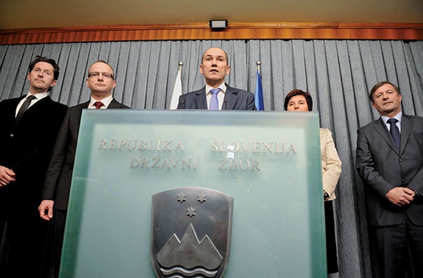 Krog stranki, ki so še v vladi se močno oža - ostajajo le še srednji trije