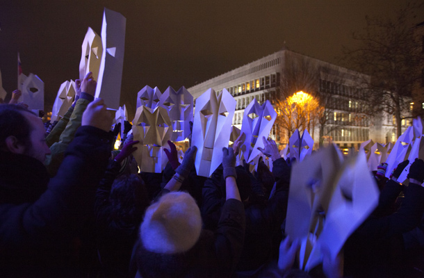 Četrtkov protest, ki bo po besedah organizatorjev bolj gledališko obarvan, bo dopolnila 'preddržavna' kulturna proslava pri Cankarjevem spomeniku.