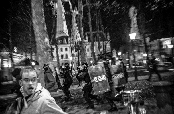 Nagrado za najboljšo fotografijo leta je prejel Šimen Zupančič za fotografijo iz novembrskega protesta v Ljubljani.