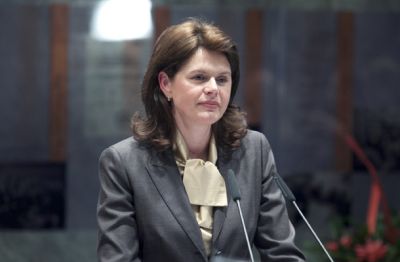 Alenka Bratušek: Povprečno slovensko gospodinjstvo prihrani več denarja, kot ga porabi.