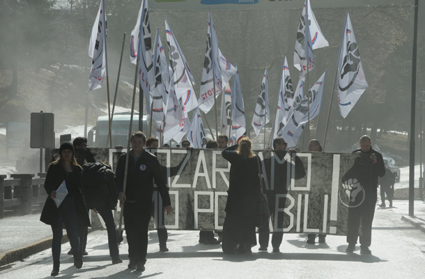 Vsa vstajniška gibanja niso sedla za okroglo mizo s predsednico vlade... 