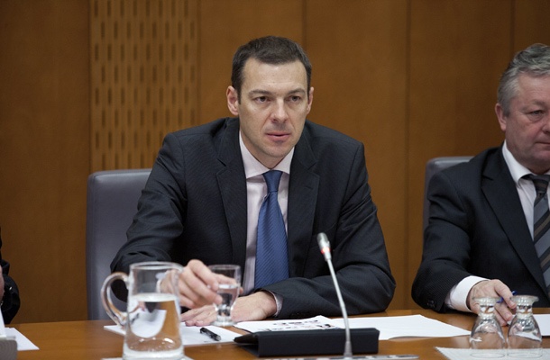 Kredibilnosti ne moremo dobiti le z besedami. Morali se bomo izkazati z dejanji, je dodal minister Čufer.