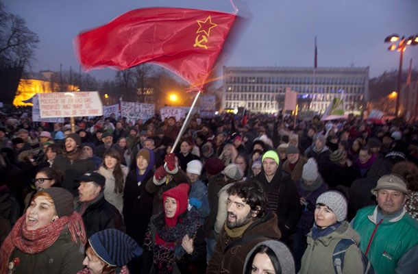 »Ne odpovejte se suverenosti pri izvajanju najpomembnejših makroekonomskih politik, od katerih je odvisna kakovost življenja vaših ljudi, razen, če jo prenesete na institucije, ki jim lahko zaupate.«