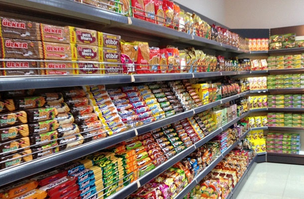 Kako lahko govorimo o svobodi izbire, če nas korporacije vzamejo na muho, še preden smo spodobni, da bi lahko sami izbirali?