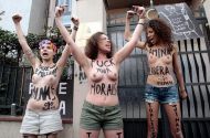 »Prsi hranijo revolucijo!«