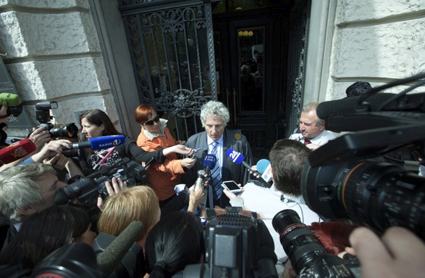 Vrhovni državni tožilec Andrej Ferlinc daje izjavo.