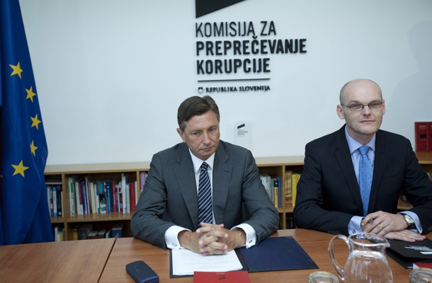 Vprašanje krepitve pravne države, transparentnosti ter omejevanja korupcije in klientelizma mora biti naš skupni cilj, je dejal Klemenčič. 