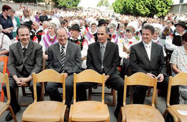 Branko Grims v izbrani družbi.