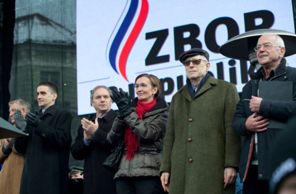 Zbor za republiko je začel z intenzivno kampanjo obveščanja EU o razmerah v državi, je danes dejal Vasko Simoniti.