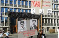 Shod proti plenjenju na Trgu republike