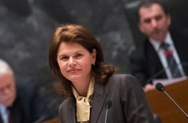 Predsednica vlade osebno meni, da država fiskalni svet potrebuje, da to ni dodatna ovira, ki bi oteževala delo vlade, je pa treba naloge sveta definirati tako, da nikakor ne bo posegal v avtonomnost poslancev.