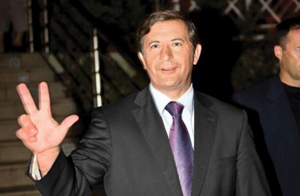 Glede izjave vodje misije IMF Antonia Spilimberga, da imamo v Sloveniji milijon nepremičnin in milijon lobijev, Erjavec ocenjuje, da je to precej neresno od tako visokega predstavnika IMF.