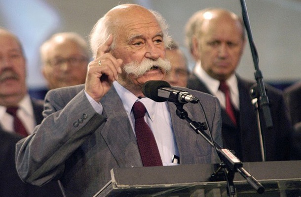 Janez Stanovnik je danes iz zdravstvenih razlogov predčasno odstopil s funkcije.