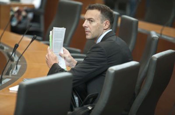 Finančni minister Uroš Čufer je zanikal, da bi odprava avtomatičnega usklajevanja zneskov pri dohodnini pomenila veliko obremenitev najšibkejših in najbolj ranljivih skupin prebivalcev.