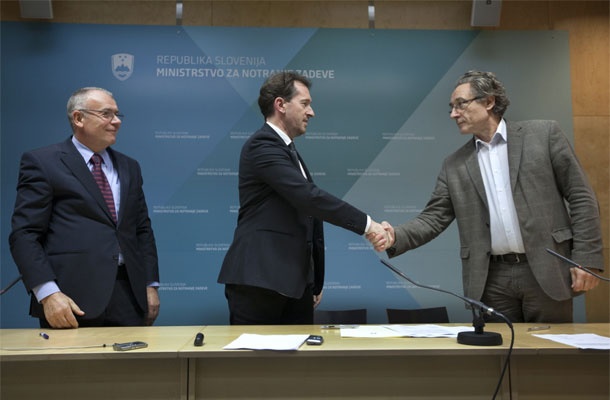 Sindikalist Dušan Miščević, minister za notranje zadeve Gregor Virant in predsednik KSJS Branimir Štrukelj