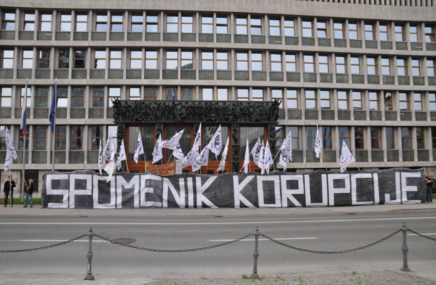 Po besedah organizatorjev shoda je glavni namen shoda, ki bo 17. januarja, ultimat vladi.