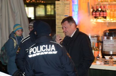 Pomoč policistov