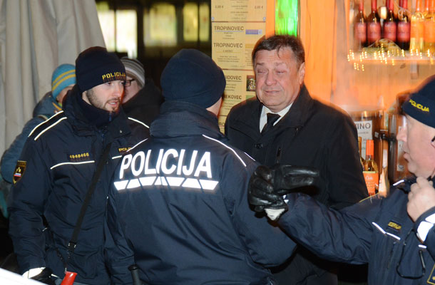 Pomoč policistov | Bojan Stepančič