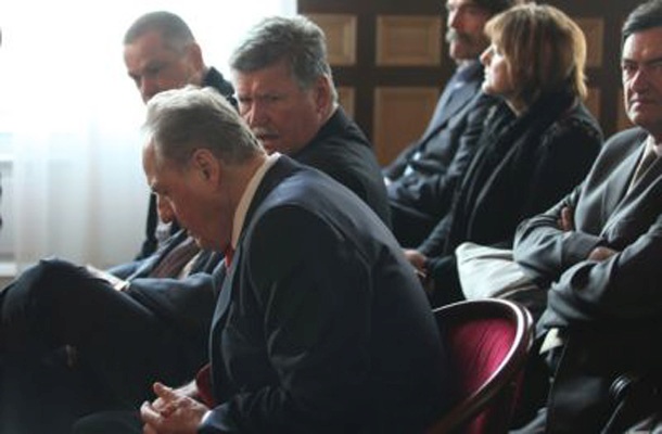 Na vprašanje, kdaj bi lahko šli obsojeni v zapor, tožilka ni želela odgovoriti, saj da to ni stvar sodišča.