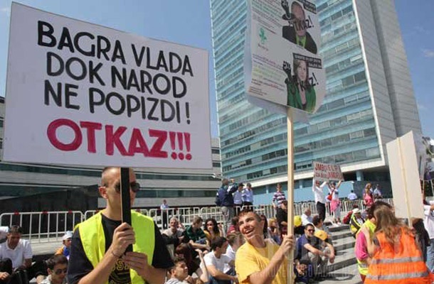 Nemirnna Bosna: Očitno ogorčen je komisar ponedeljkov maratonski sestanek ocenil kot izjemno razočaranje.