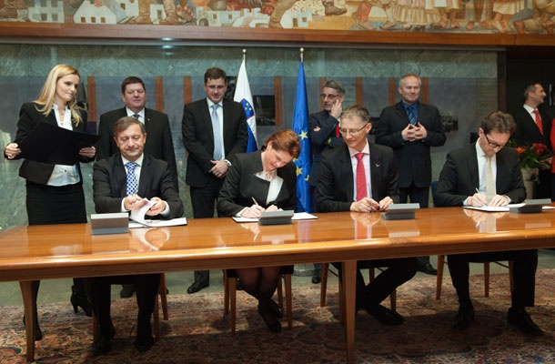 Koalicijski partnerji so podpisali prenovljeno koalicijsko pogodbo