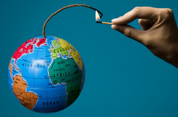 ZDA imajo klasično podobo velesile v zatonu, a kljub temu ni vidne grožnje, da bi izgubile status edine imperialne sile na planetu.