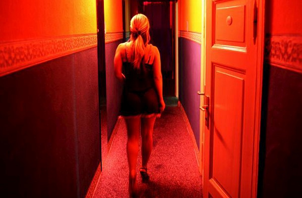 Prostitucija v Veliki Britaniji ni prepovedana, so pa nezakonite nekatere dejavnosti, povezane z njo, kot je upravljanje javne hiše.