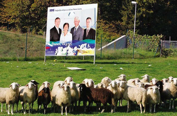 Tako je leta 2006 stranka SDS v predvolilni kampanji za lokalne volitve nagovarjala svojo volilno bazo.