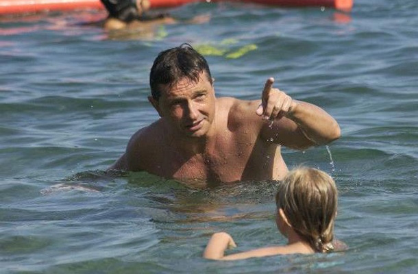 Borut Pahor v Pacugu: Vidiš, punčka, tamle pa sedaj volijo.