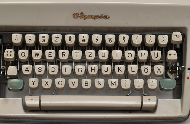 Stari dobri pisalni stroj zna ohraniti svoje skrivnosti.