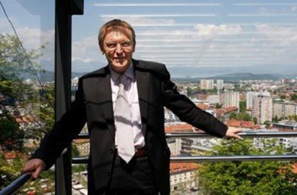 Evropski komisar za okolje Janez Potočnik je pripravljen resno premisliti o kandidaturi za evropskega komisarja.