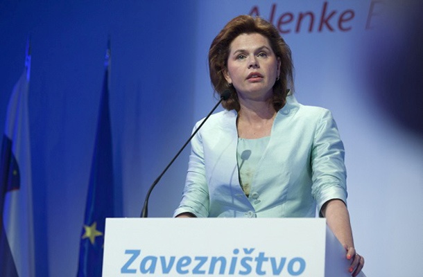 Kot eden od zelo verjetnih članov najožje ekipe Bratuškove se neuradno omenja tudi bivši obrambni minister Roman Jakič.