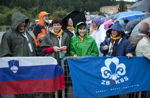 Iz Slovenije naj bi prišlo okrog 500 vernikov, prisotnih pa je tudi veliko zamejskih Slovencev.