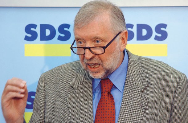 Dimitrij Rupel je znova segel po pisalu.