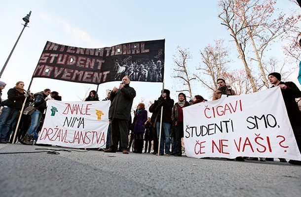 Iz neuradnih podatkov je razvidno, da so povprečni mesečni stroški študenta v letu 2013 znašali 598 evrov. Pri tem so morali 277 evrov pokriti študentje sami (prehrana, prevoz, zavarovanje, komunikacijske storitve).