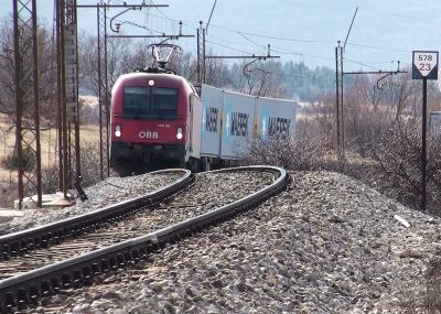 Tovorni vlak pred cepiščem Prešnica