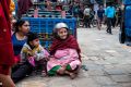 Čakanje na ulici v centru Katmanduja