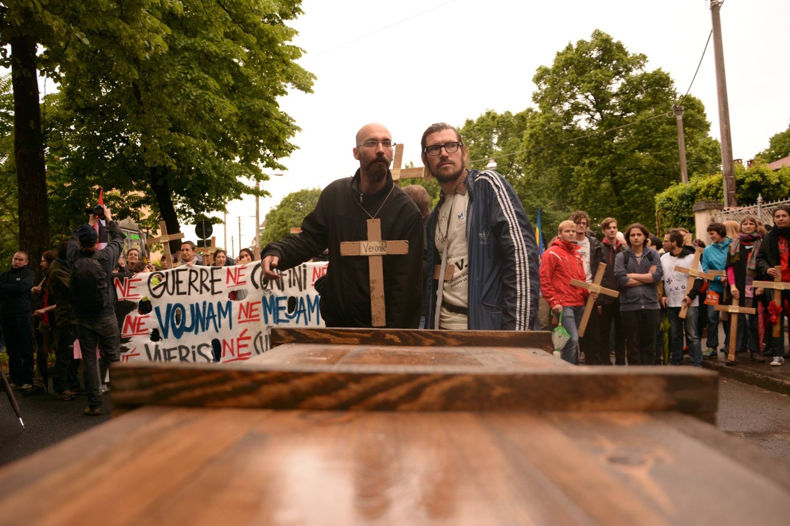 Duša in srce protifašističnega shoda: Levo Miha Kosovel, desno Anton Špacapan Vončina. Prvi iz Nove Gorice, drugi iz stare Gorice - simbol sožitja in sodelovanja.
