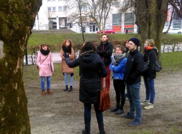 Ambrožev trg, točka, kjer v zavetišču brezdomci dobijo topel obrok in se lahko pogrejejo.