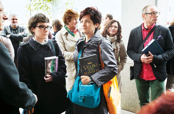 Protest književnikov, literatov ter založnikov proti prodaji Mladinske knjige (oktober 2013)
