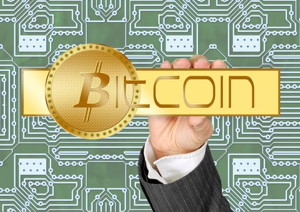Ether je hitro uveljavljajoča se digitalna valuta, podobna sicer najbolj znani digitalni valuti bitcoin, ki je prisotna tudi v Sloveniji. 