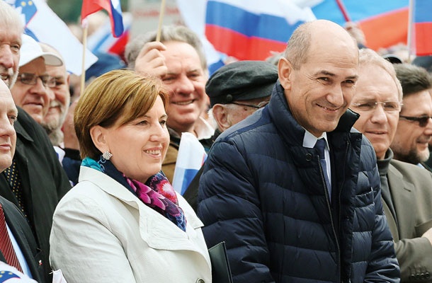 Bosta po mitingu resnice razdružena Ljudmila Novak in Janez Janša novo skupno pot našla pri zagovarjanju interesa zavarovalnic?