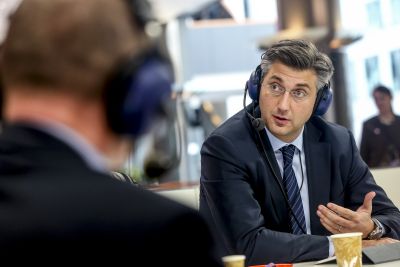 Poslanec v Evropskem parlamentu 46-letni Plenković na predsedniških volitvah stranke HDZ ni imel protikandidata.