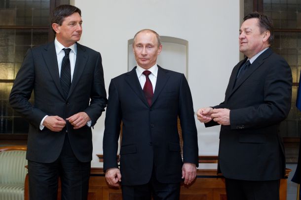 Putin med obiskom v Sloveniji leta 2011 (desno ljubljanski župan Zoran Janković, levo predsednik republike Borut Pahor)