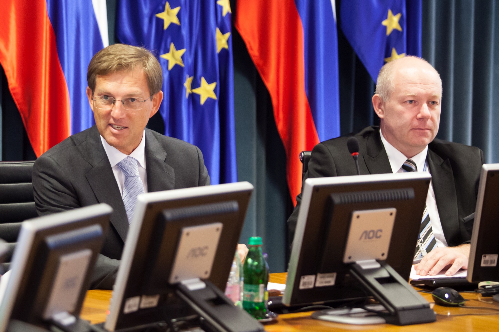 Se premier in generalni sekretar vlade razhajata?
