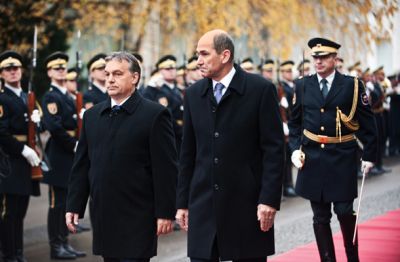 Sta Viktor Orban in Janez Janša (na fotografiji med obiskom Ljubljane leta 2012) še zaveznika? 