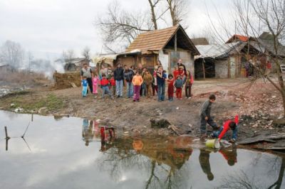 Voda v romskem naselju Dobruška vas 