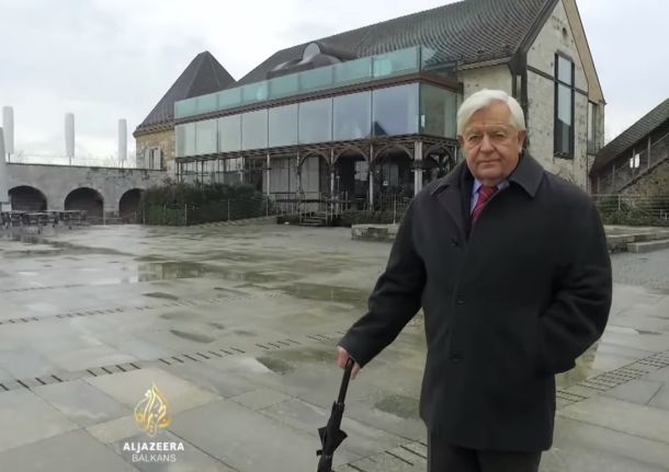 Nekdanji predsednik republike Milan Kučan je ekipo Al Jazzeere pričakal na Ljubljanskem gradu.